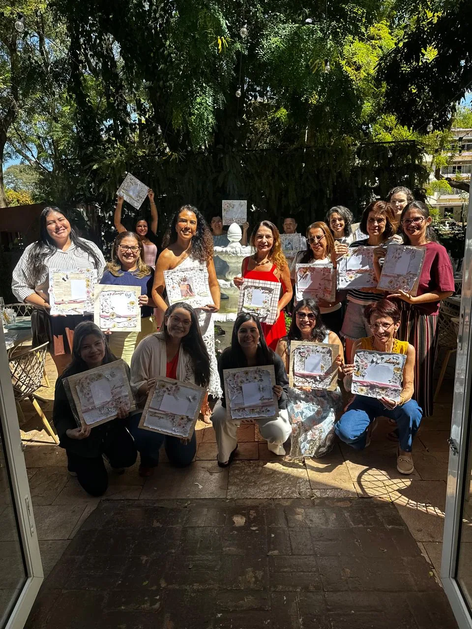 Grupo de participantes com seus projetos prontos no Magnólias
