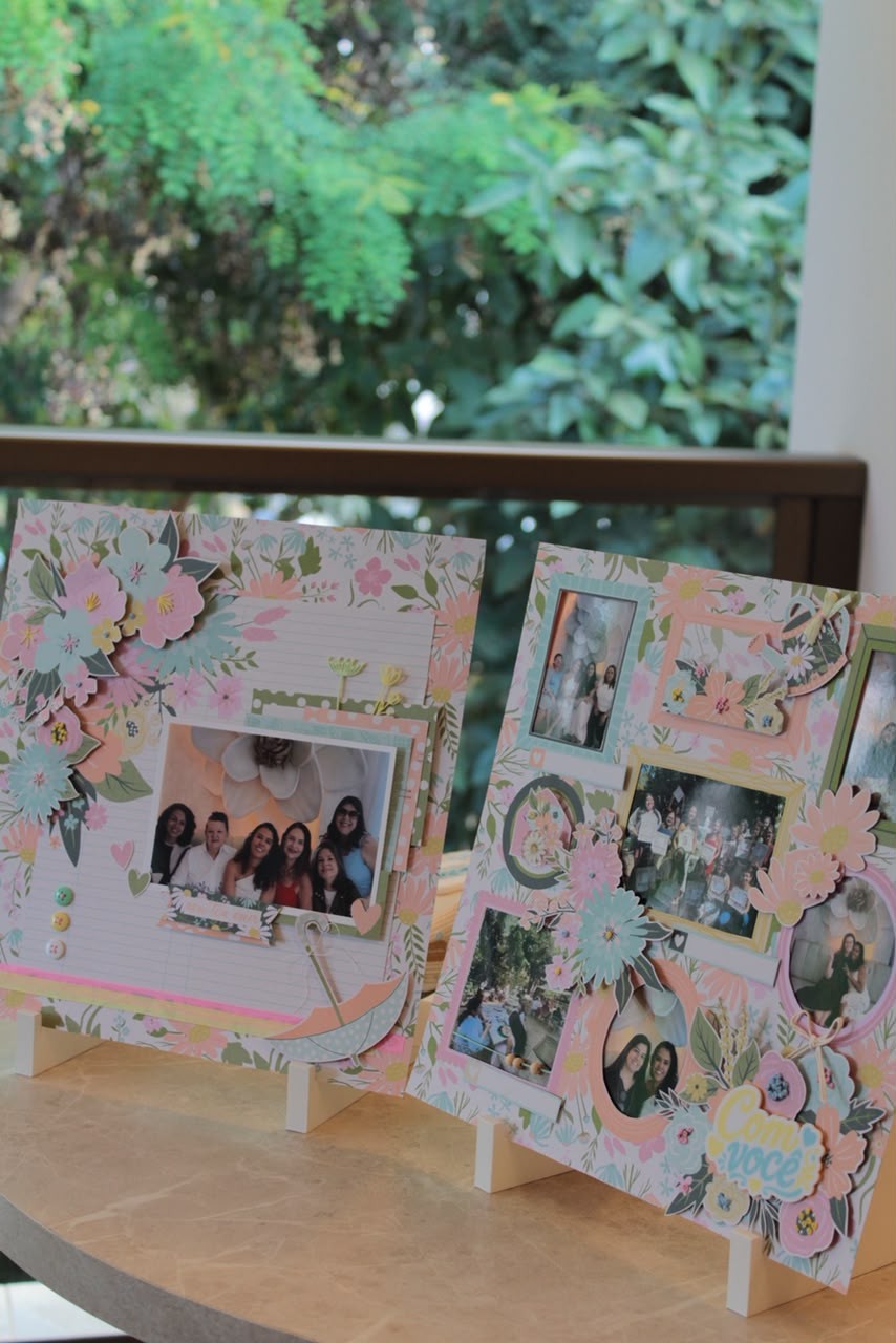 Projetos de scrapbook com fotografias e flores, criados em uma experiência Papillon